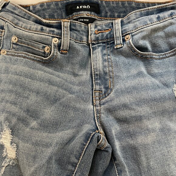 Aeropostale Size 2Short Low Rise Distressed Medium Wash Jeans - Picture 3 of 5